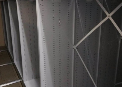 Мобильные стеллажи с перфорированными стойками