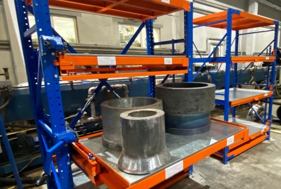 Стеллаж с выдвижными поддонами