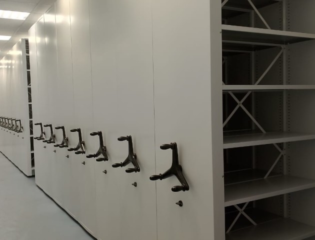 Передвижные стеллажи на рельсах