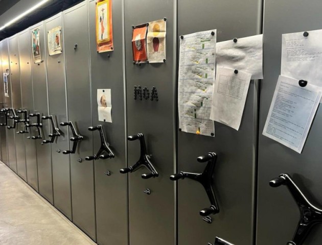 офисные стеллажи мобильные