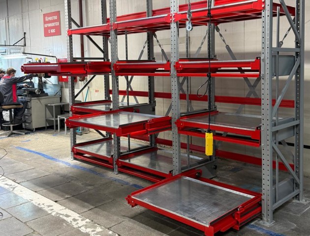 стеллажи с выдвижными полками со встроенной электрической талью