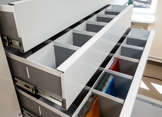 Выдвижные ящики с разделителями