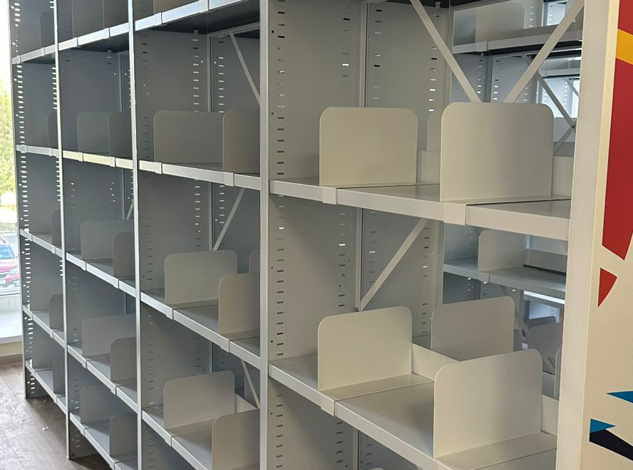 стеллажи для библиотеки с подвижными разделителями