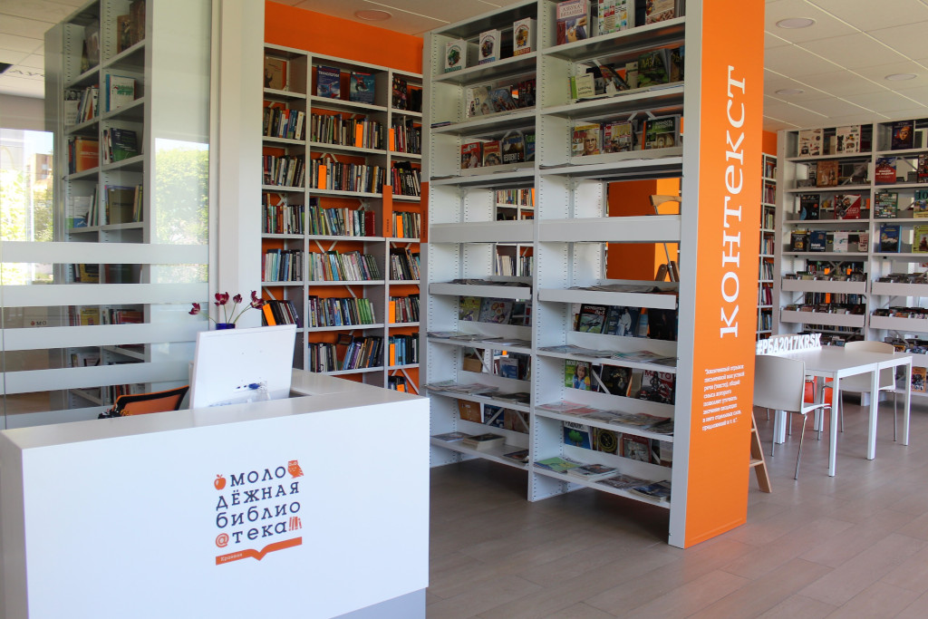 библиотечные стеллажи с декоративной лицевой панелью