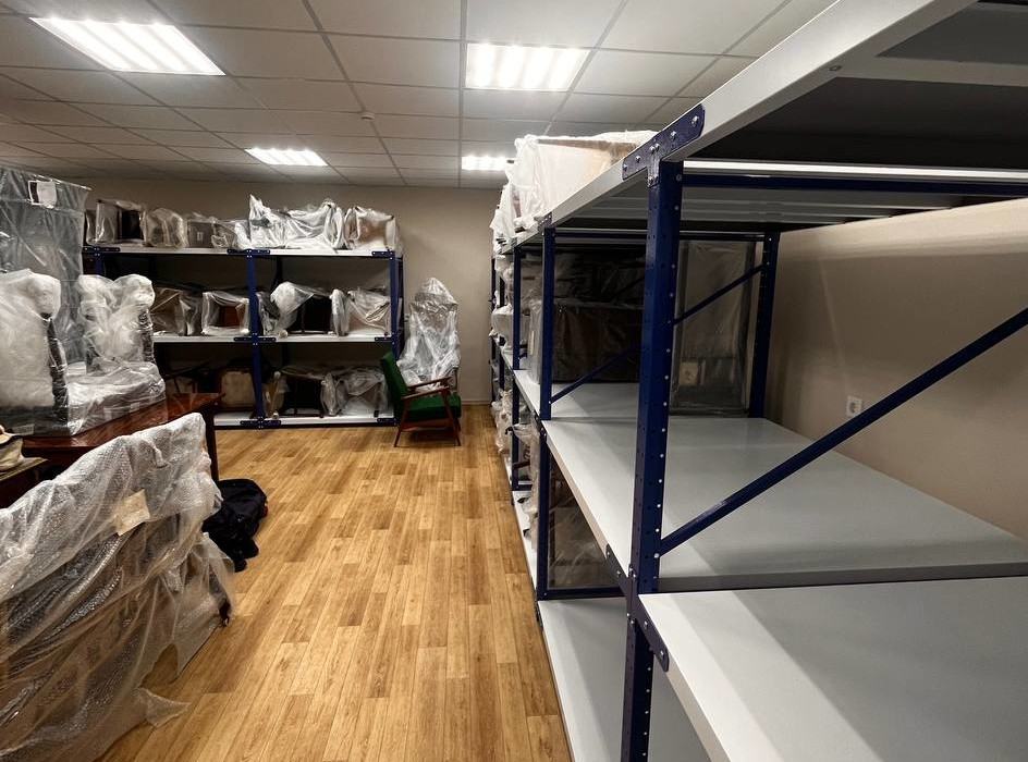 Среднегрузовые стеллажи для музея